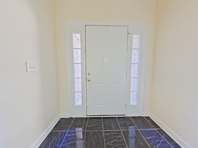 Building Photo - 615 Ventana Dr
