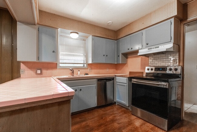 Building Photo - 1227 Ector St