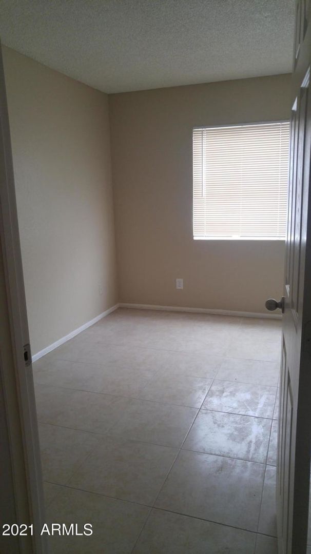 Building Photo - 2808 E Le Marche Ave