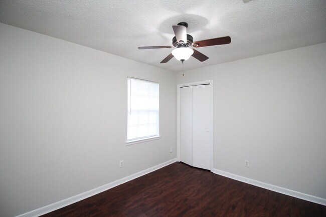 Building Photo - Hamilton Bridge Estates 3BR Brick Home Near Hwy 90, No Carpet & Open Living Space