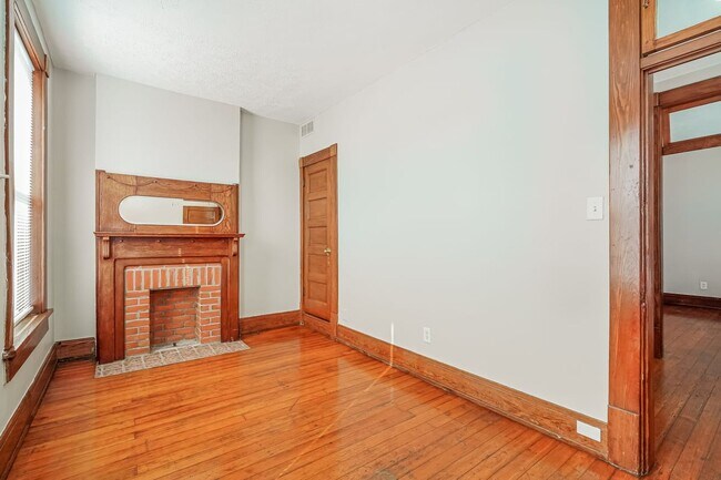 Building Photo - E. Main/802-804 - 804