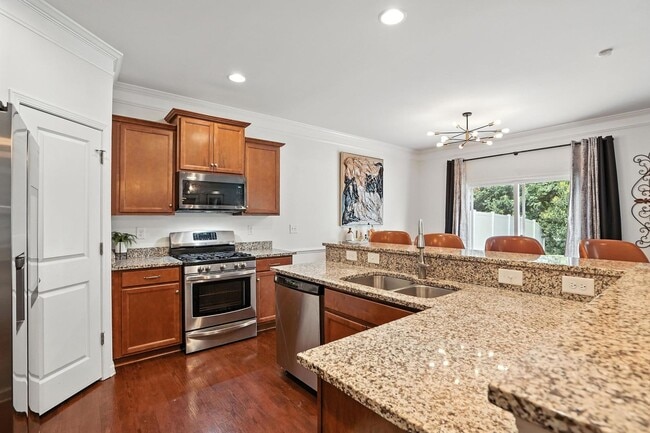 Building Photo - Beautifully Maintained 3-Bedroom Home with...