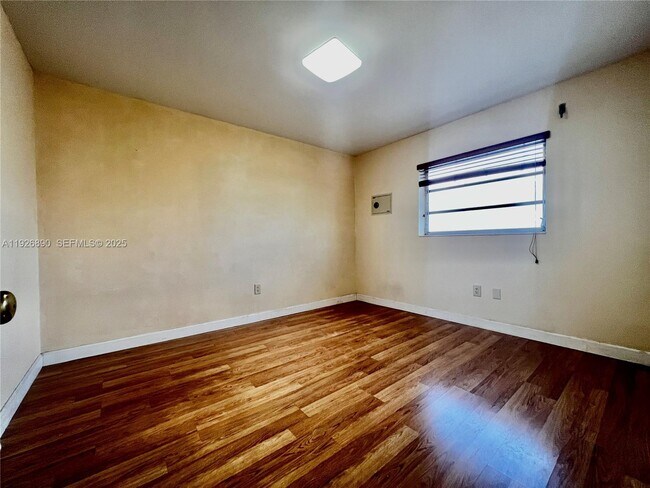 Building Photo - 424 SW 7th St