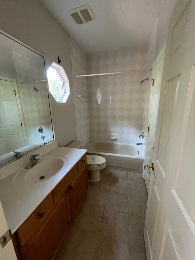 Building Photo - 8760 The Esplanade Ct