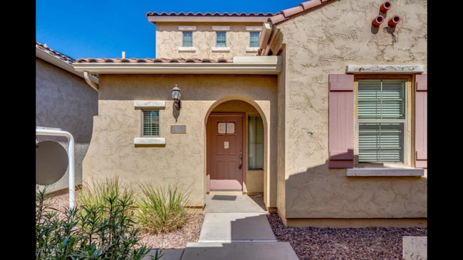 Building Photo - 1933 W Davis Rd