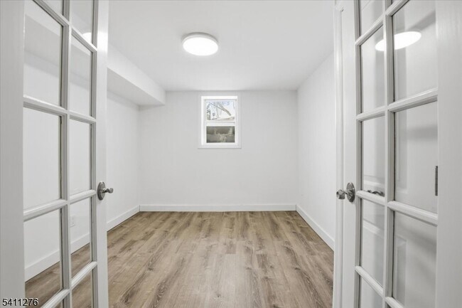 Building Photo - 81 Glen Ave