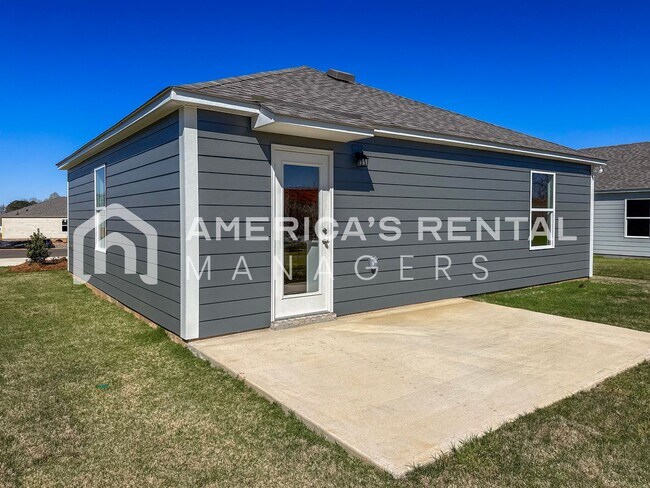 Building Photo - Modern 2 Bed, 1 Home in Sandy Ridge! Available to View Now!!!