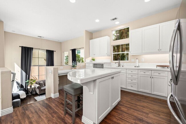 Building Photo - 205 Montana Del Lago Dr