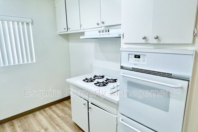 Building Photo - 1750 Ventura Blvd