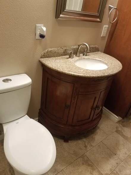 Building Photo - 521 Island Breeze Ln