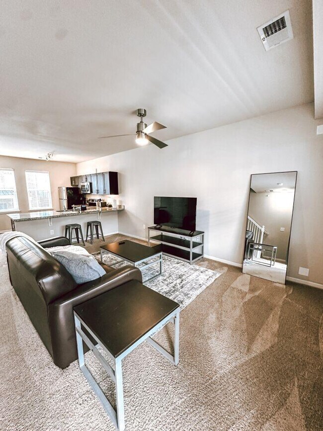 Building Photo - 525 S Patterson Dr