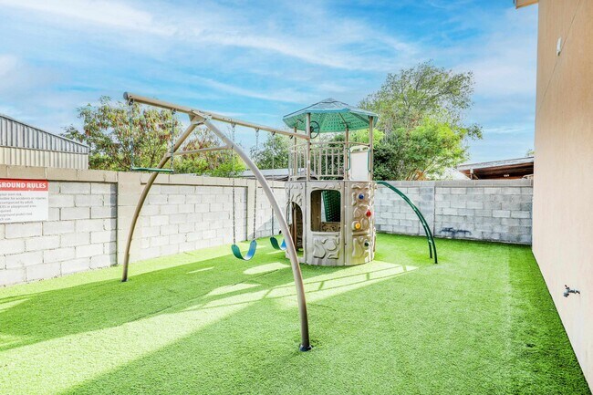 Building Photo - 205 W San Carlos St