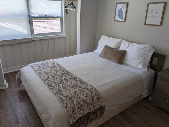 Building Photo - 1007 12th Ave N