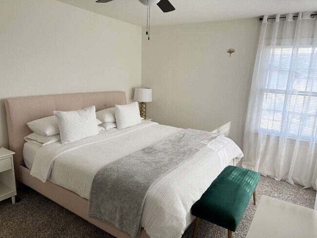 Building Photo - "Adorable 3-Bed Home with Modern Updates, Classic Charm and a Spacious Backyard Retreat!"