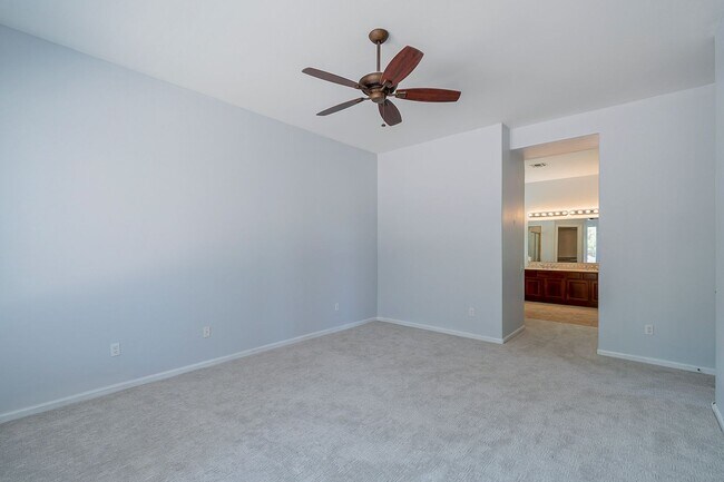 Building Photo - Gated Community!