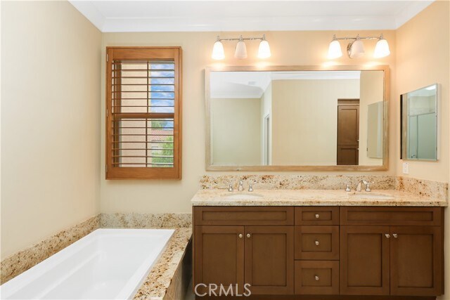 Building Photo - 220 Kempton