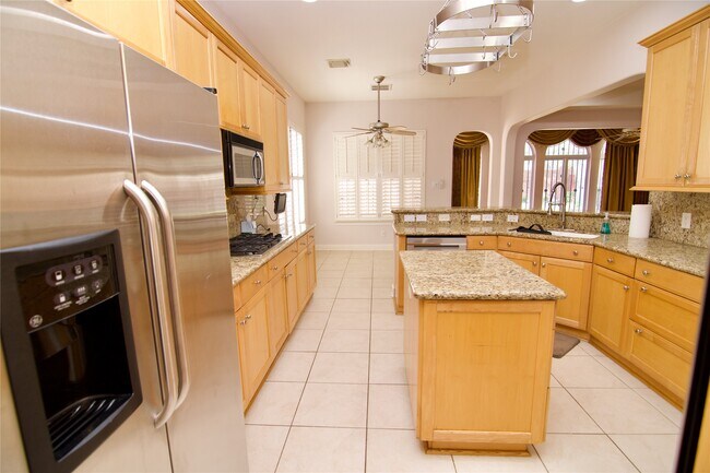 Building Photo - 3015 Bonnebridge Way Blvd
