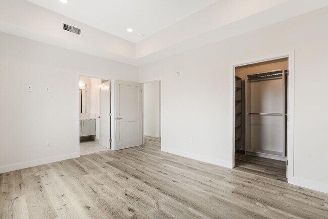 Building Photo - 3308 Mentone Ave