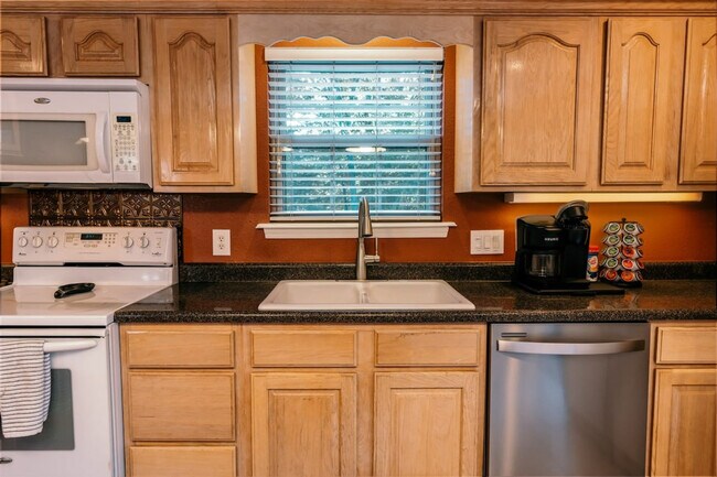 Building Photo - 1 Amesbury Dr