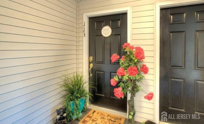 Building Photo - 113 Lionheart Ln