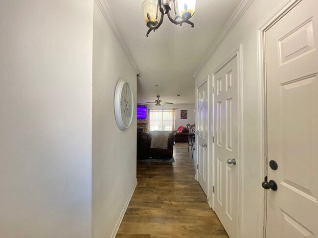 Building Photo - Pre lease option - available around June 12 of 2026
