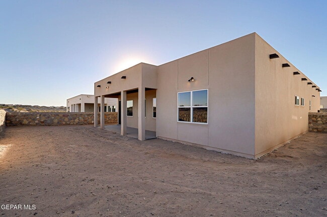 Building Photo - 828 Eltham Dr