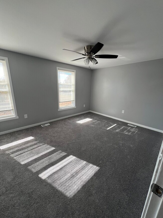 2nd bedroom with ceiling fan - 1109 Davis St