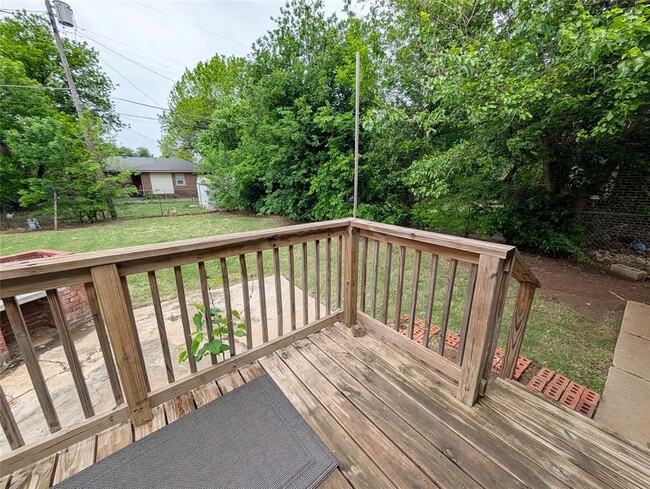 Building Photo - 2216 Hasley Dr