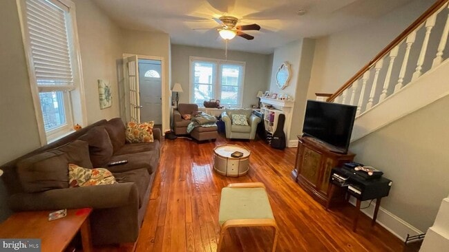 Building Photo - 253 Roxborough Ave