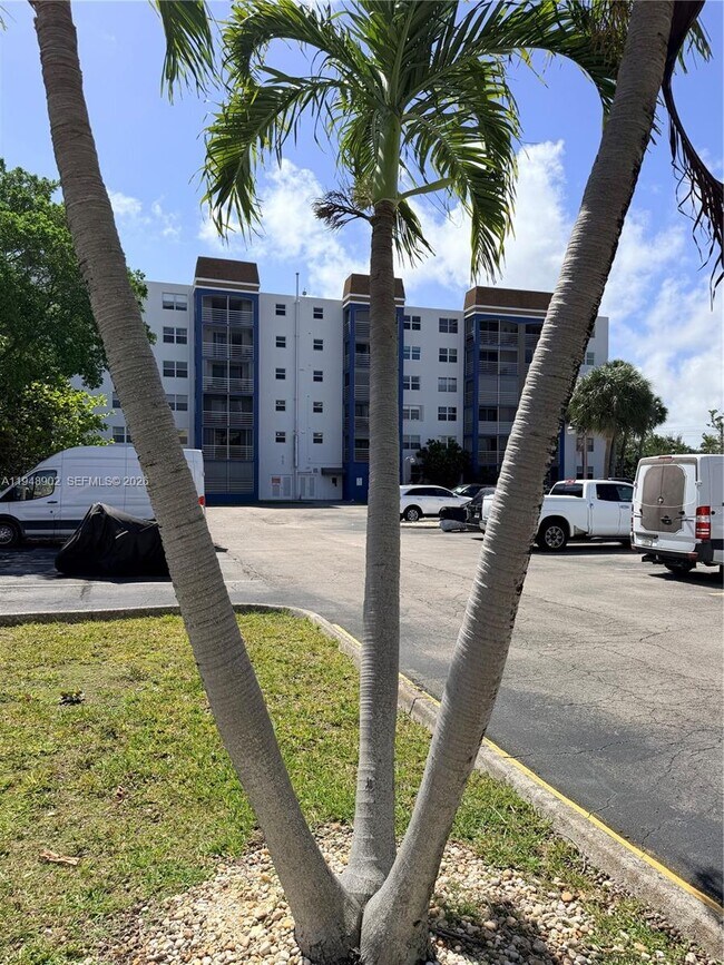 Building Photo - 501 E Dania Beach Blvd