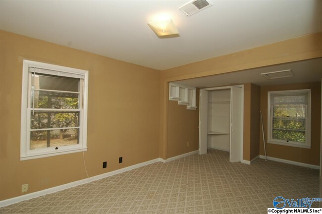 Building Photo - 4110 Broyles Ave SW