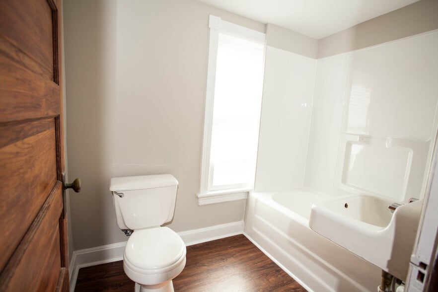 Building Photo - 445 S Edgewood Dr