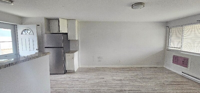 Building Photo - 125 Cosey Beach Ave