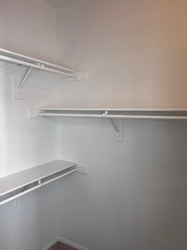 Building Photo - Single Story - 2 bedroom (Gated)