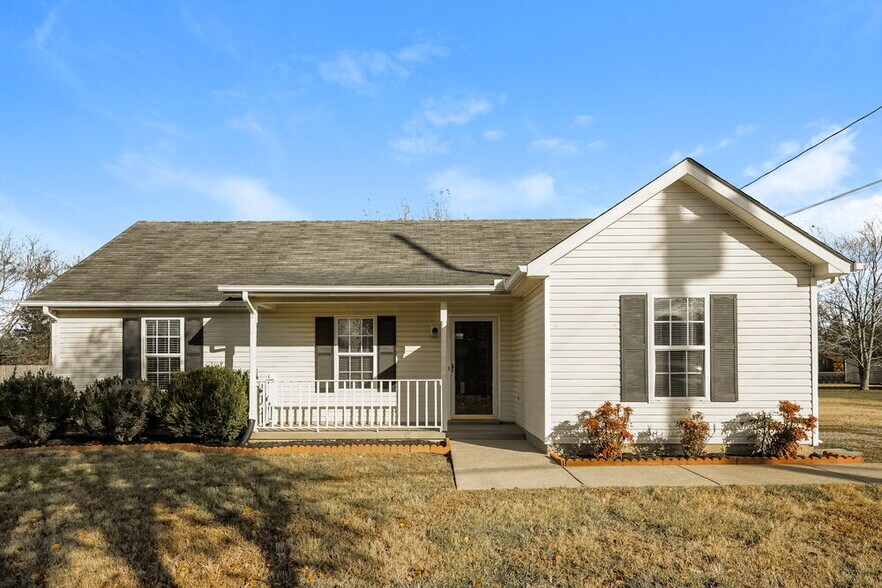 Primary Photo - 114 Antler Dr