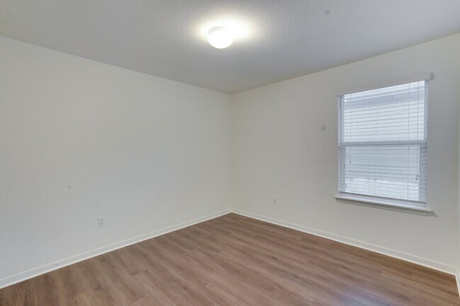 Building Photo - 403 Pentire Way