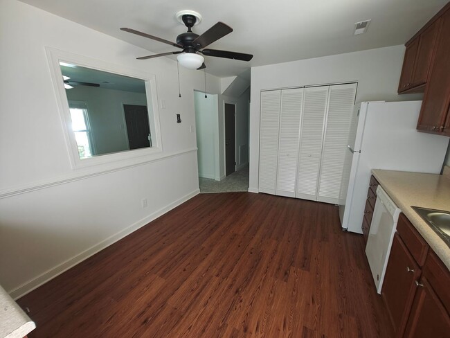 Building Photo - 4 bedroom2 bath home