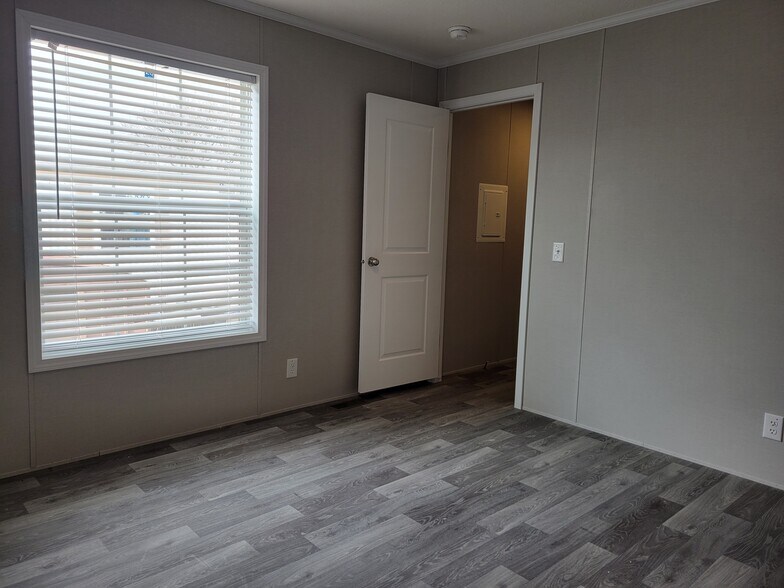 Building Photo - 15852 Croatia Dr