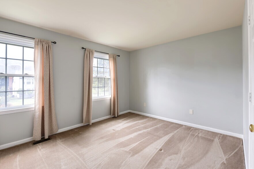 Building Photo - 8010 Old Parsonage Ct