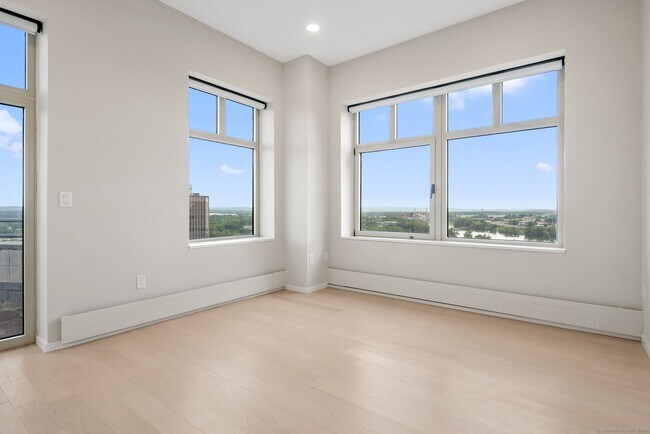 Building Photo - 235 E River Dr