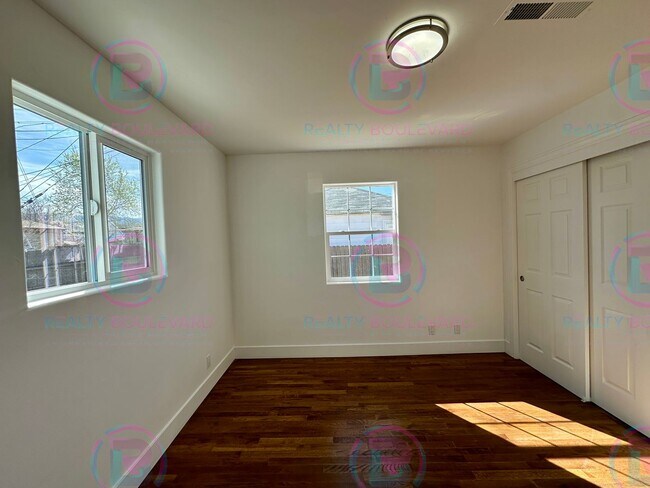 Building Photo - Modern 3-Bed Home with Fireplace, Backyard Entertaining Space & Prime Location