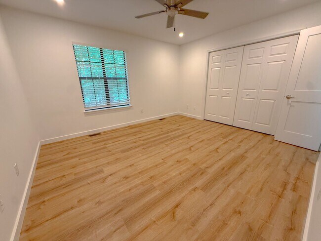 Building Photo - 4247 The Oaks Dr