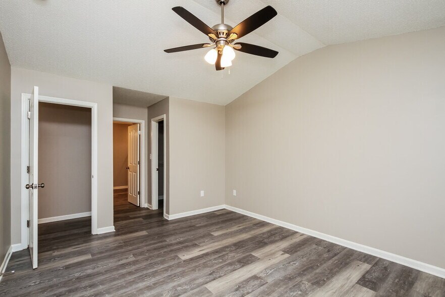 Building Photo - 135 English Hills Dr