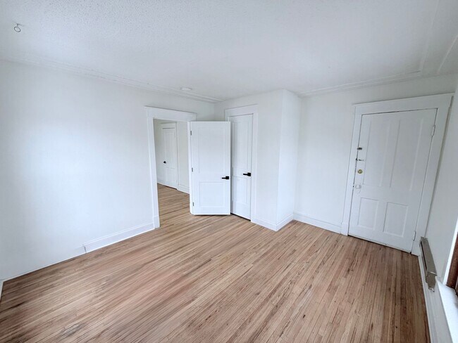 Building Photo - 3101 NE Tyler St