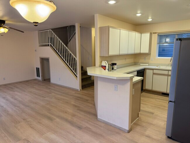 Building Photo - 124 Lambert Ct