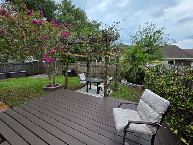 Building Photo - Updated full furnished 2/2 villa in great Safety Harbor location.