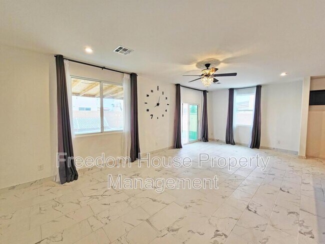 Building Photo - 3821 E Weld Ave