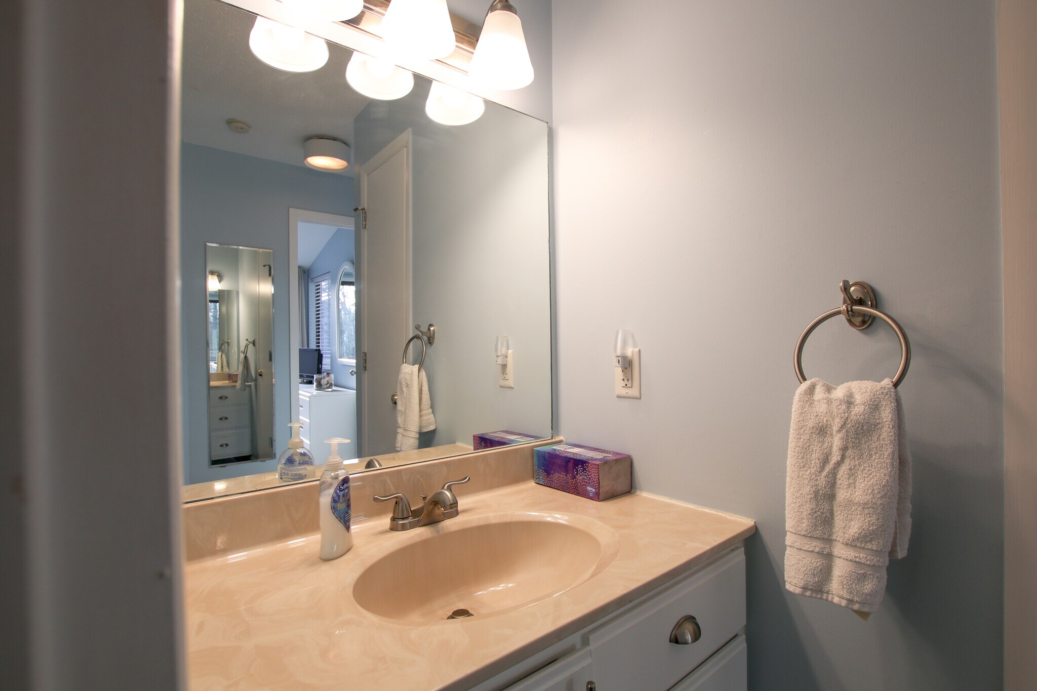 Building Photo - 5713 Creeks Crossing N