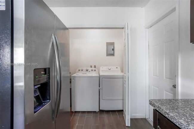 Building Photo - 510 N 69th Ave