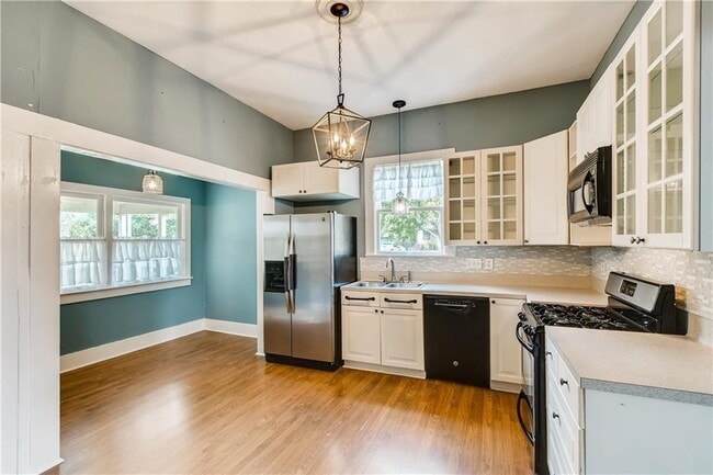 Building Photo - 1319 Davis St